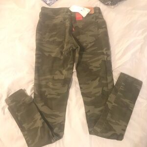 🌟NEW🌟 Levi’s super skinny 535 camo jeans